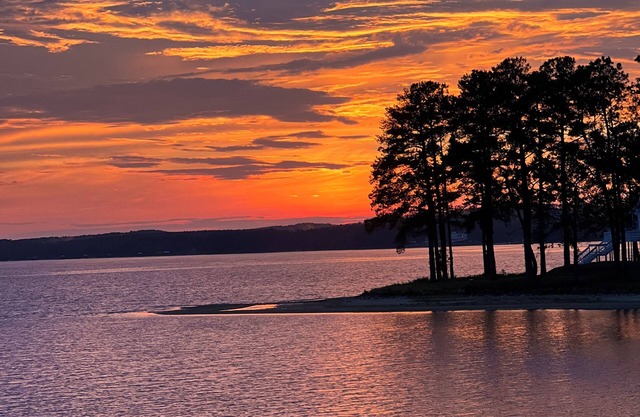 Big Water Sunset at Lake it Easy