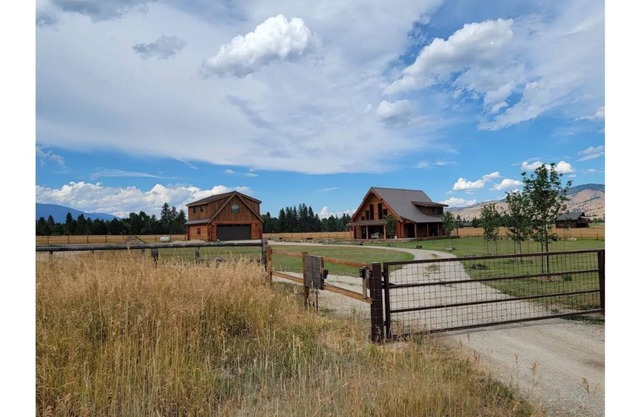 Bitterroot Paradise 1 BR Guesthouse