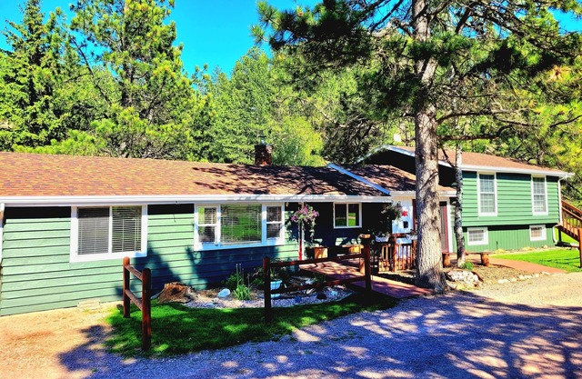 Black Elk Resort's Ponderosa Lodge - Fireplace - Hot-tub - Mountain View