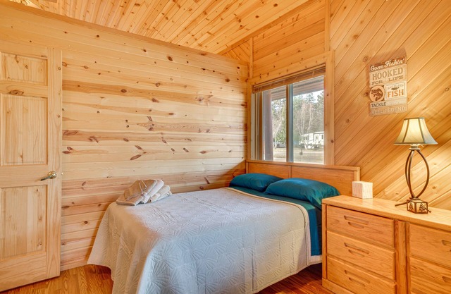 Black River Log Cabin: Fish, Swim + Unwind!