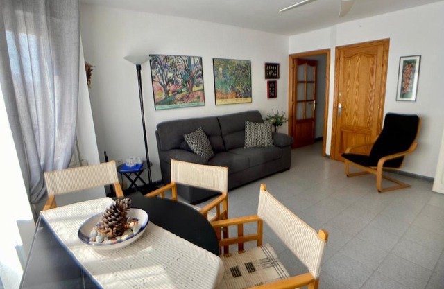 Blanes old town: 2 blocks/2 min walk to the beach