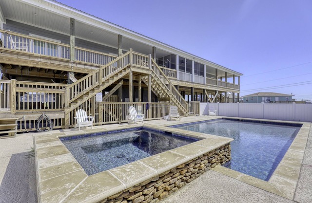 Blessed at the Beach - Gulf View, Heated Pool and Jacuzzi.