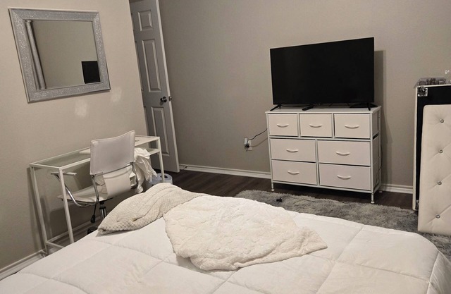 Bling, bling room in enjoyable, peaceful, house with AC in charming Forney Texas