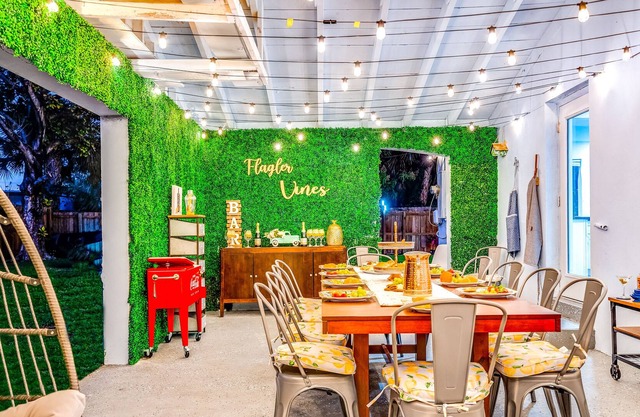 BLISSFUL escape. *Hot tub, BBQ, near Beach & City