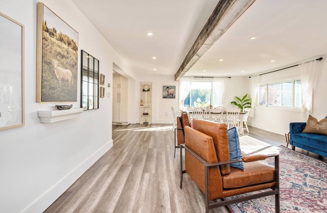 Bloom House: A cozy farmhouse for 8, set on 6 acres of forest.