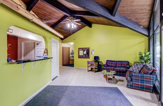 Bloomer Inn & Suites