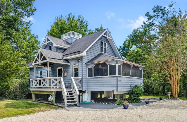 Blue Heron's Hideaway - A Trusted Guest Favorite for Spacious Comfort!