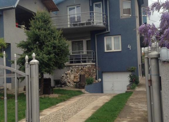 Blue House Apartment