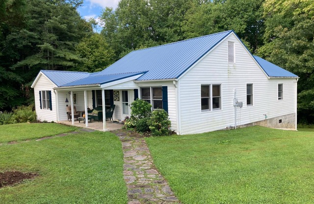 Blue Ridge Country Home - relax and experience the best of the NC countryside