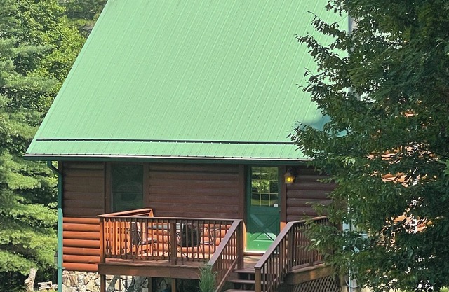 Blue Ridge Mountain East Tennessee Cabin Get-a-way Pet Friendly