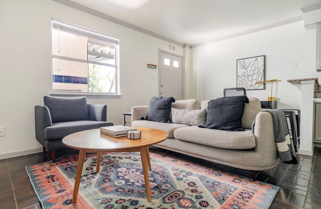 Blueground | Downtown Austin, pool, nr Congress