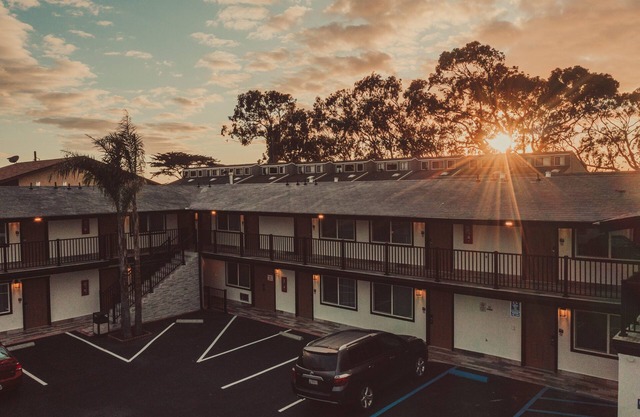 Blufftop Inn & Suites - Wharf/Restaurant District