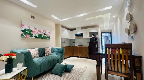 BluO 1BHK Suite - Balcony, Lift, Gym, Parking, TT