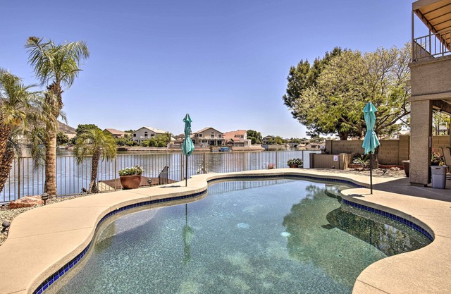 Boat Dock & Pool: Lakefront Glendale Getaway!