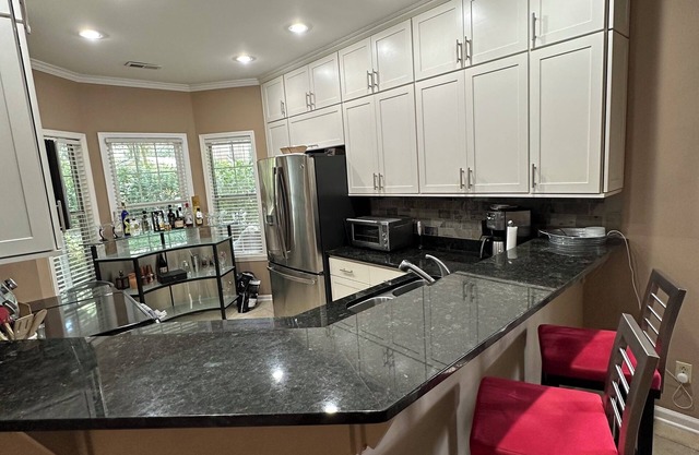 Boaters paradise.WALK TO YOUR VESSEL and eat at Marker 244.