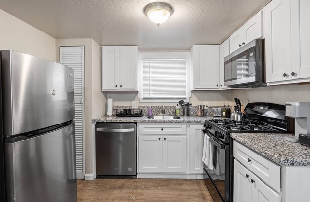 Bohemian and Cat themed/Close to MT Sac | Laundry