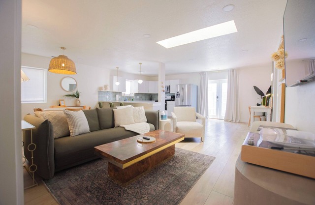 Bohemian Chic an Eclectic Escape+Hot Tub+Pet Friendly+No Pet Fee!