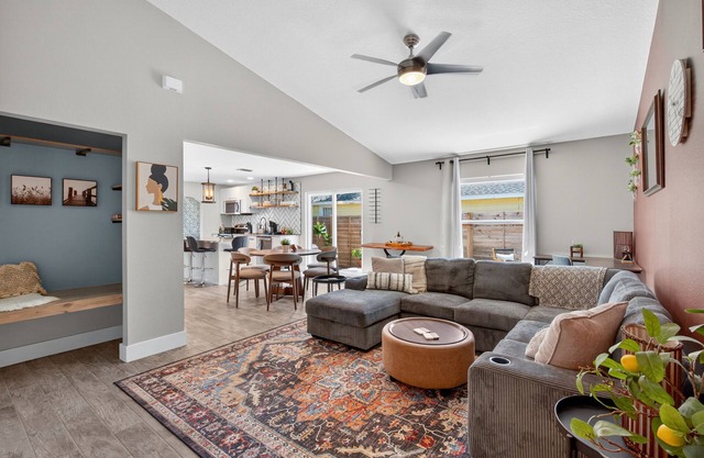 Boho Bungalow on Bahia Vista, 10 minutes to everything!