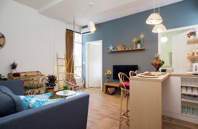 Boho-Chic Cozy 2BR - Apt & Balcony in Mar Mikhael