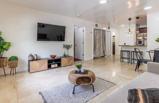 Boho & Cozy 1 Bedroom Condo