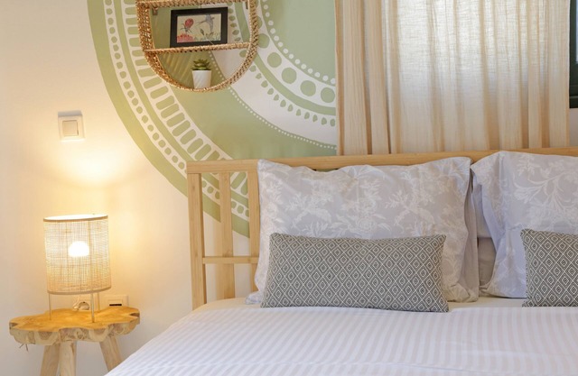 Boho Studio with terrace and pool close to the beach