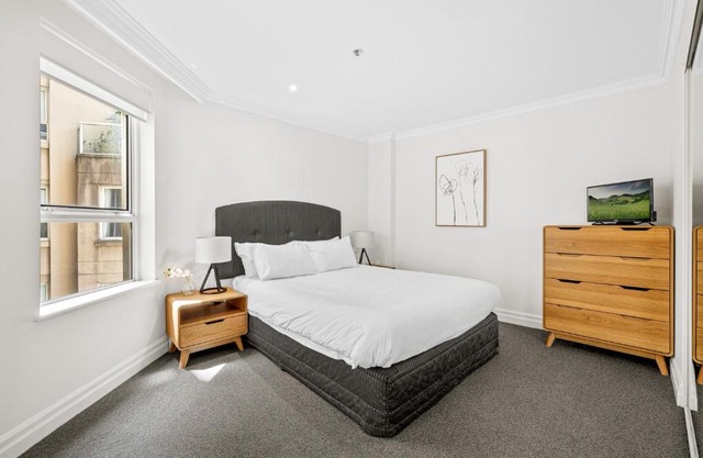 Bond 1218 Self Catering