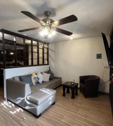 Bonita Casa Capri 5 m del consulado