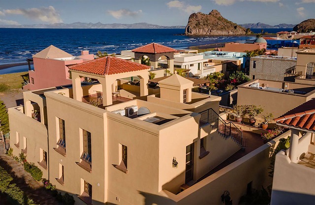 BookStayHop- Casa Dulce Carmin - Ocean Views
