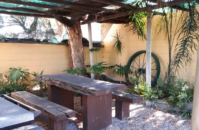 Bordertown Motel