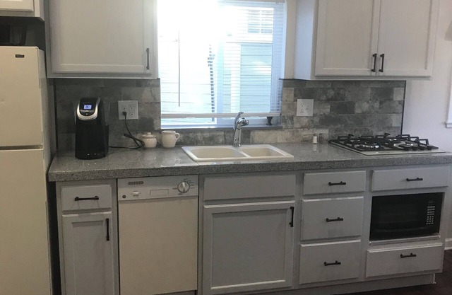 Bottle Rock Cozy studio in charming Napa 15-17 minutes walking to venue.