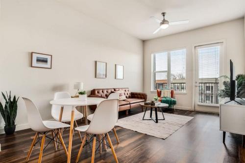 Boulevard Stays Direct Trail Access Parking Pool Gym 04