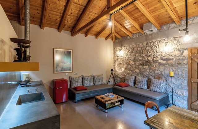 Boutique Stone Cottage w. large private Terraces