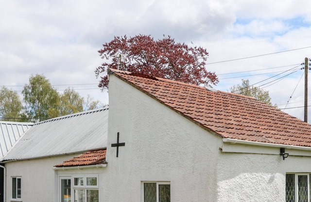 BRAMLEY COTTAGE, pet friendly, character holiday cottage in Whimple