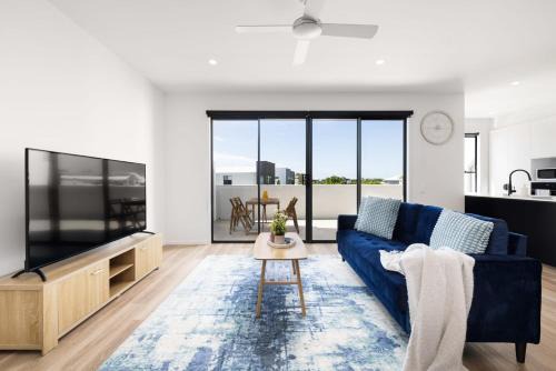 Brand New 3BR with Pool Golf nearby huge balcony