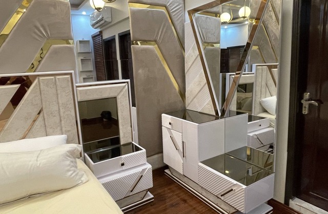 Brand new building with 8 bedrooms, 6 bathroom, 3 kitchen with luxury appliances