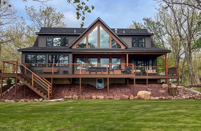 Brand New Lakefront Cabin w/Firepit and Boats