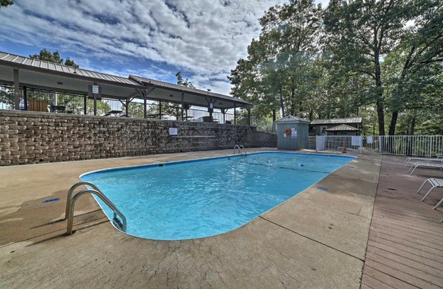Branson Condo with Views 2 Mi to Silver Dollar City