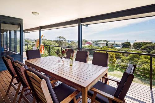 Breakaway - Bay Views Games and Beach Bliss