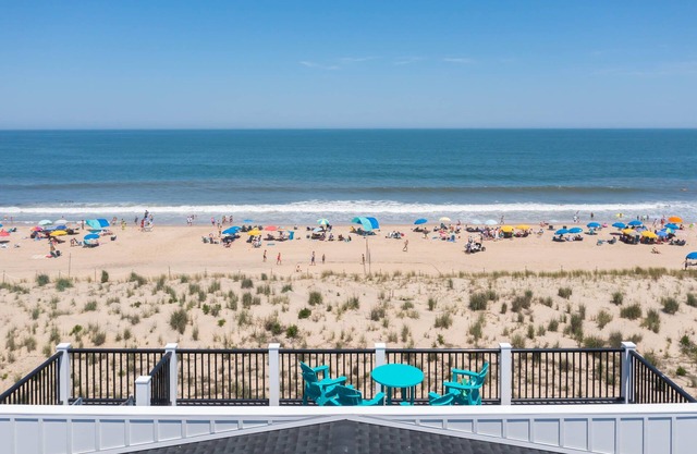 Breathtaking Beach Front house, Elevator/2master BD steps away from restaurants