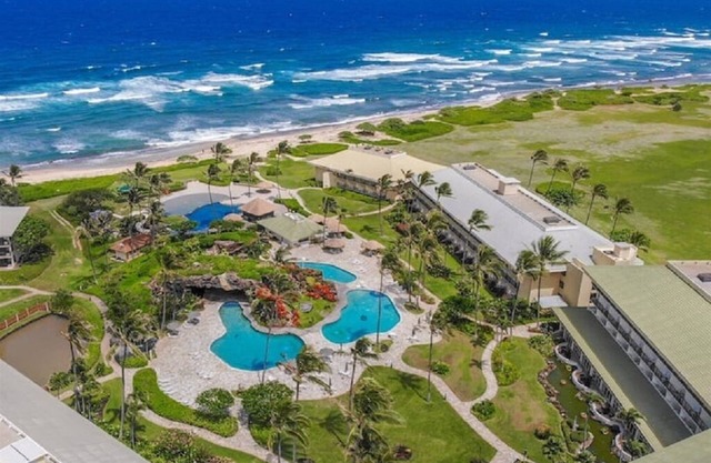 Breathtaking Oceanfront Resort, 4 pools, 2 Jacuzzis and Restaurants on Site