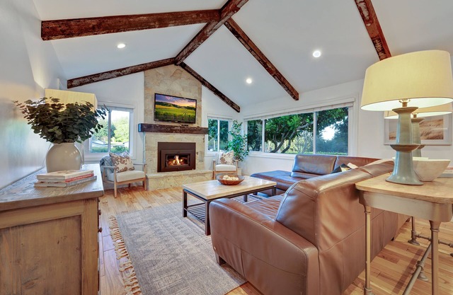 Breathtaking Sonoma Country Vineyard Getaway