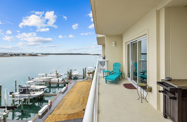 Breathtaking Views on the Water Luxury Condo