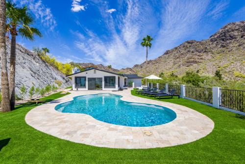 Breezy 3BR - Private Pool, Chefs Kitchen and More