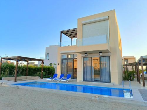 Breezy Lagoonfront Escape 3BR with Private Pool I Tawila El Gouna