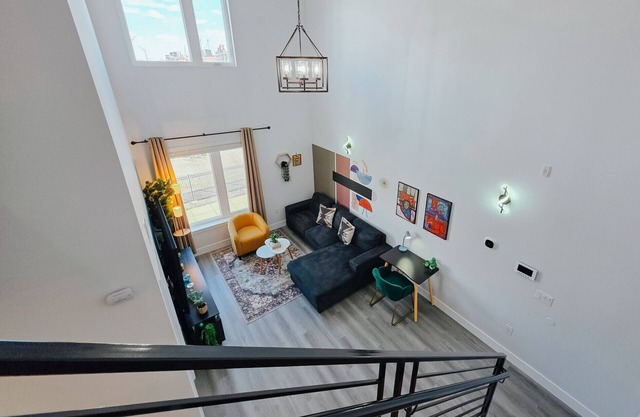 Bridge View/2 King Beds/75"TV/Rain Shower