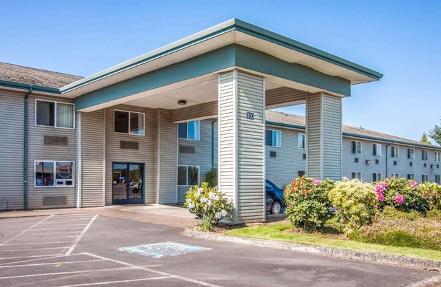 Bridgeway Inn & Suites
