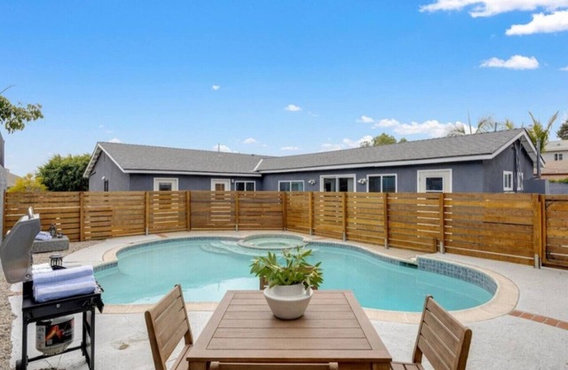 Briggs|HEATED Pool/Spa|Downtown|Freeways|Beaches