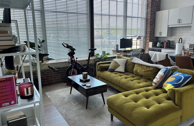 Bright 1 Bdrm Loft Apartment in central Noda