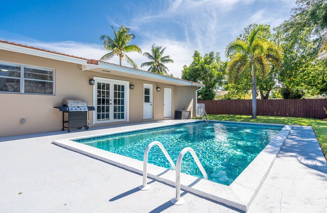 Bright 3BR Home Private Pool, 18 mins to Ocean