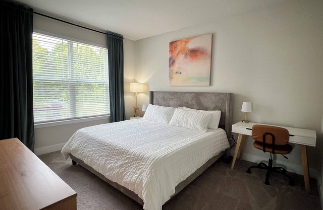 Bright, Airy & Modern 1BR with King Bed & Free Parking